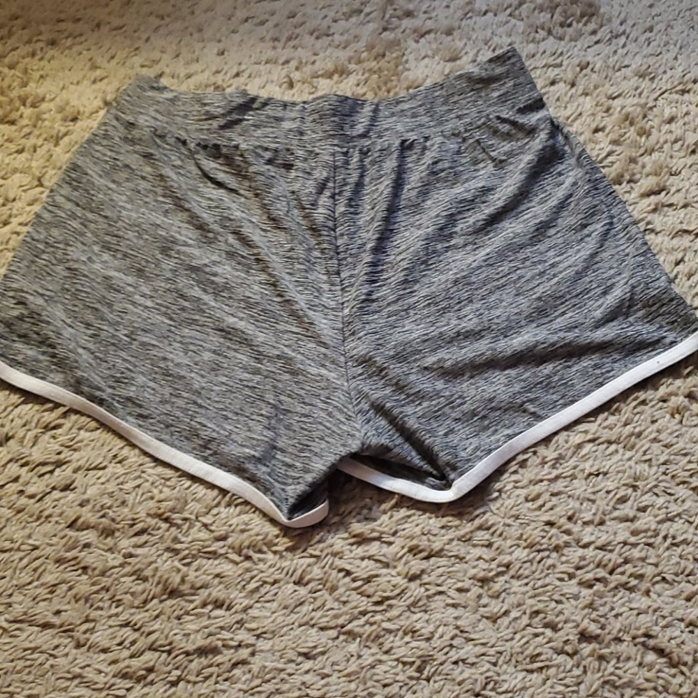 Girls gray active shorts size 14/16 - Picture 2 of 2